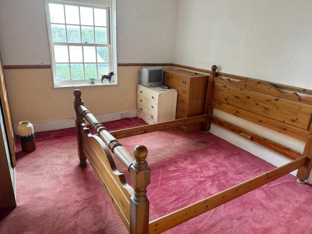 Lot: 78 - THREE-BEDROOM DETACHED HOUSE FOR TOTAL REFURBISHMENT - Bedroom 1